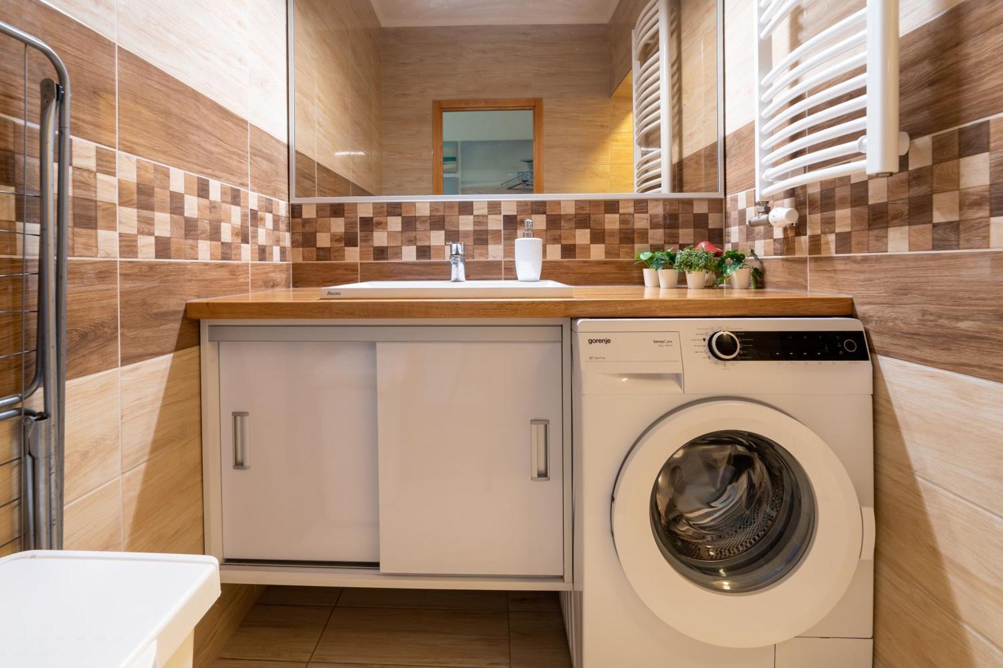 Comfort 14 -- Stylish City Apartment Netflix, Wi-Fi & Parking Мишкольц Экстерьер фото