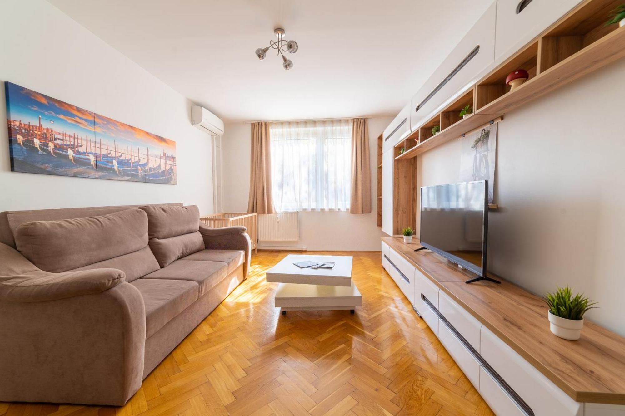 Comfort 14 -- Stylish City Apartment Netflix, Wi-Fi & Parking Мишкольц Экстерьер фото